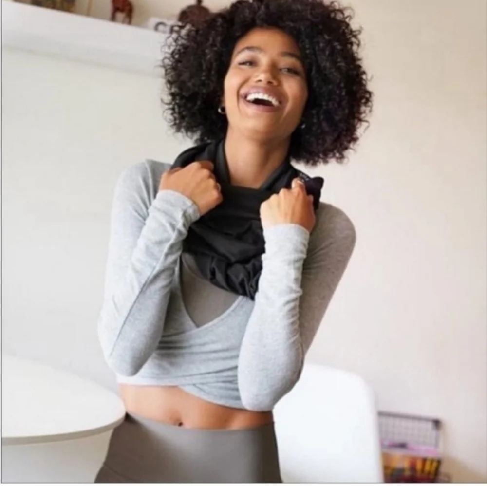 NEW! Beyond Yoga Pocket Infinity Scarf Black‎